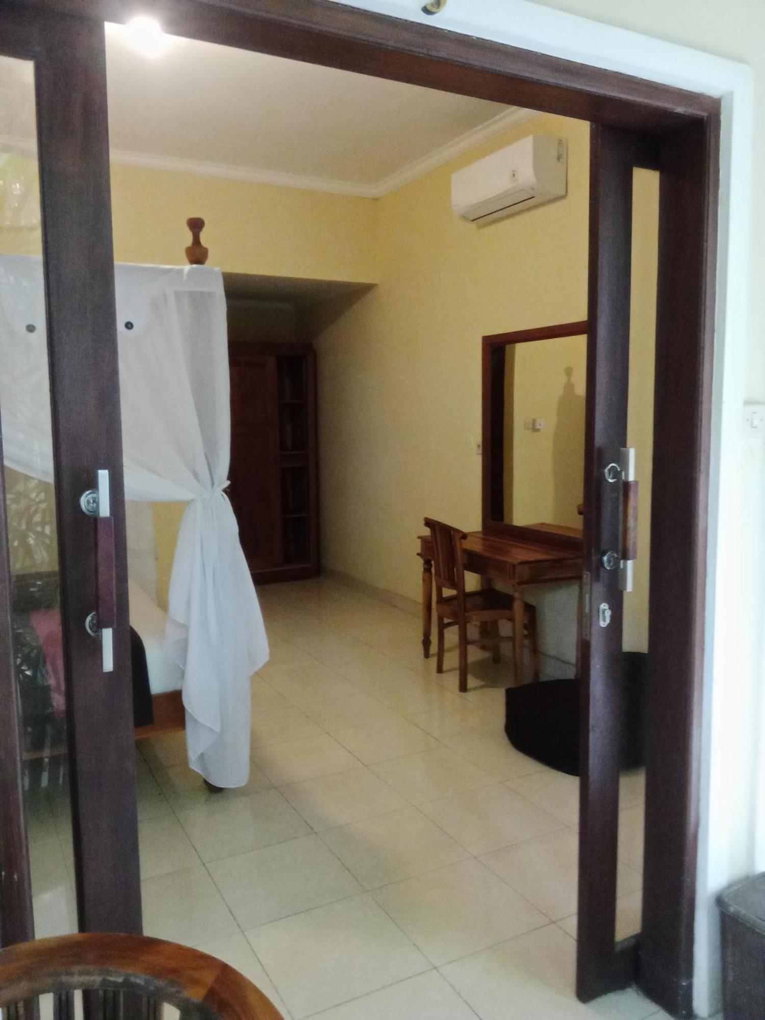 Pondok Aldi Hostel Amed Extérieur photo