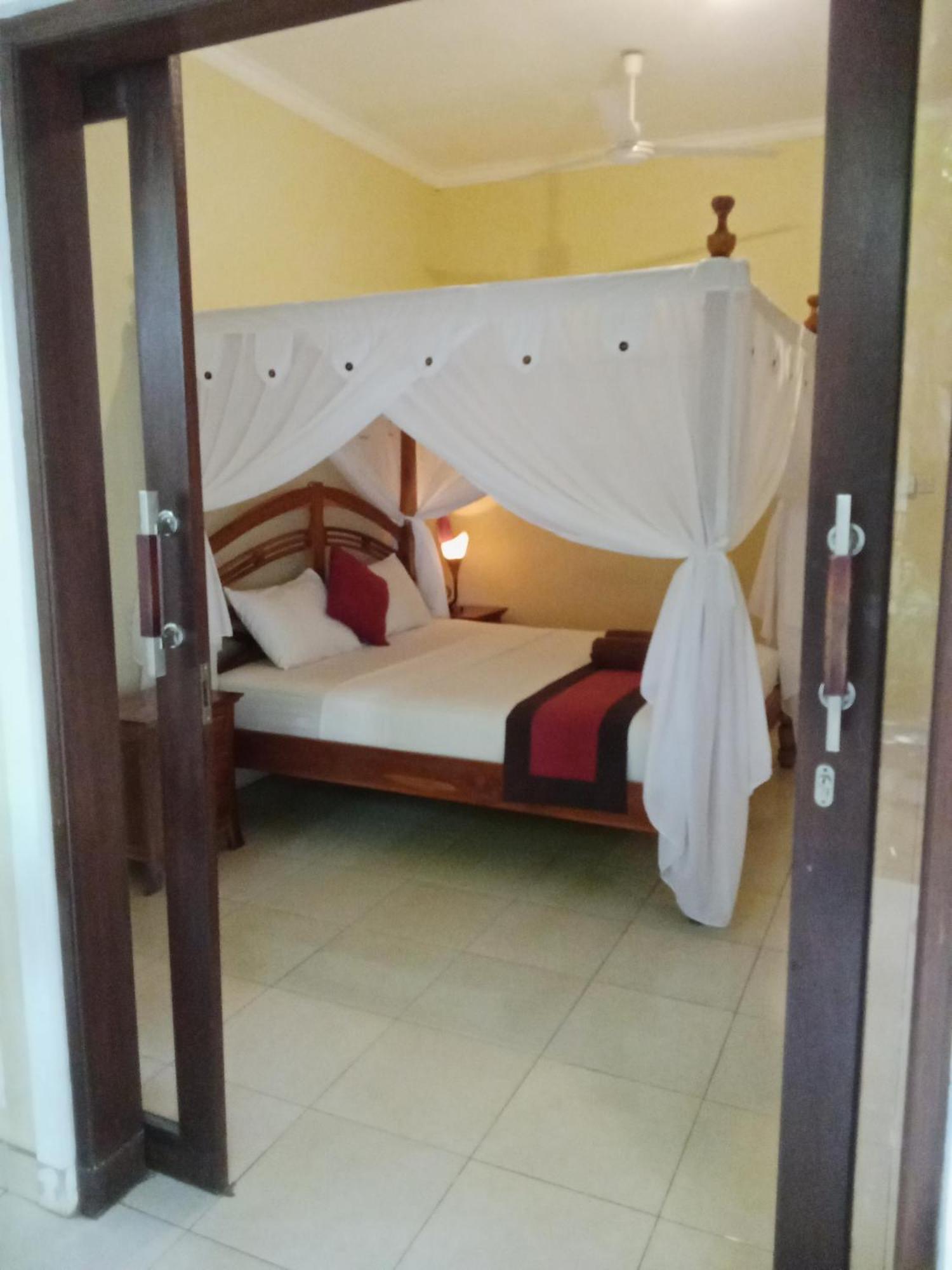 Pondok Aldi Hostel Amed Extérieur photo