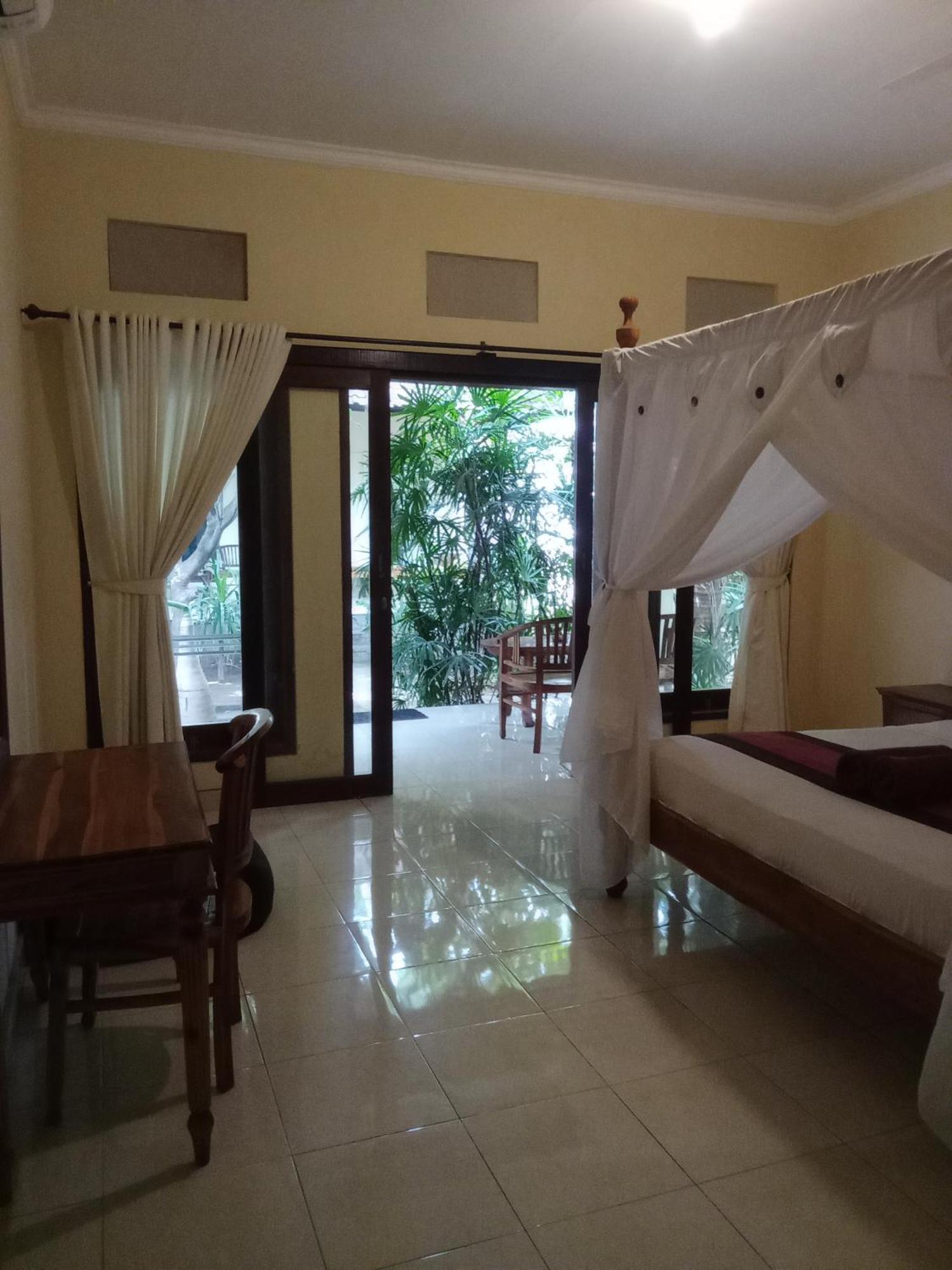 Pondok Aldi Hostel Amed Extérieur photo