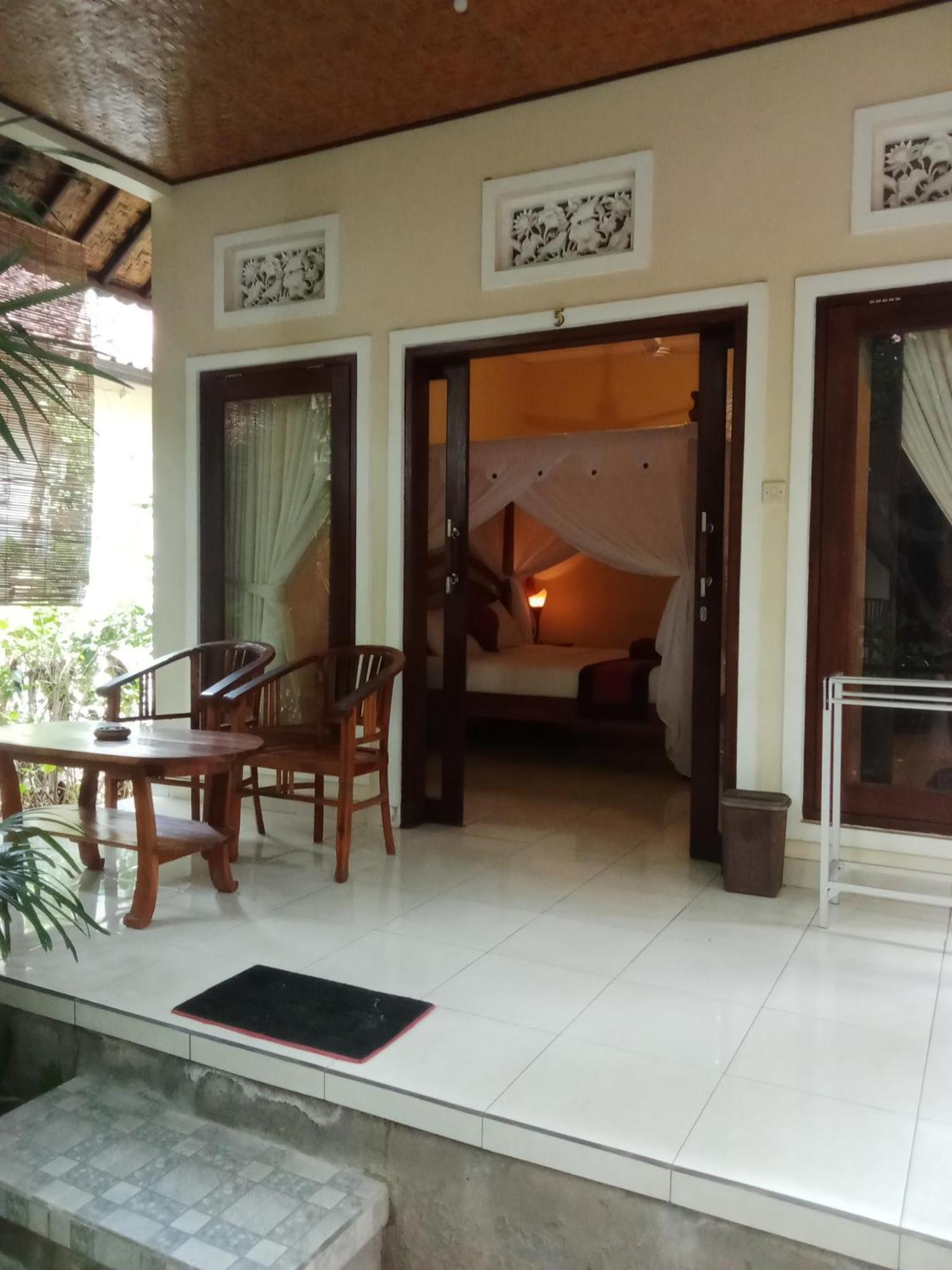 Pondok Aldi Hostel Amed Extérieur photo
