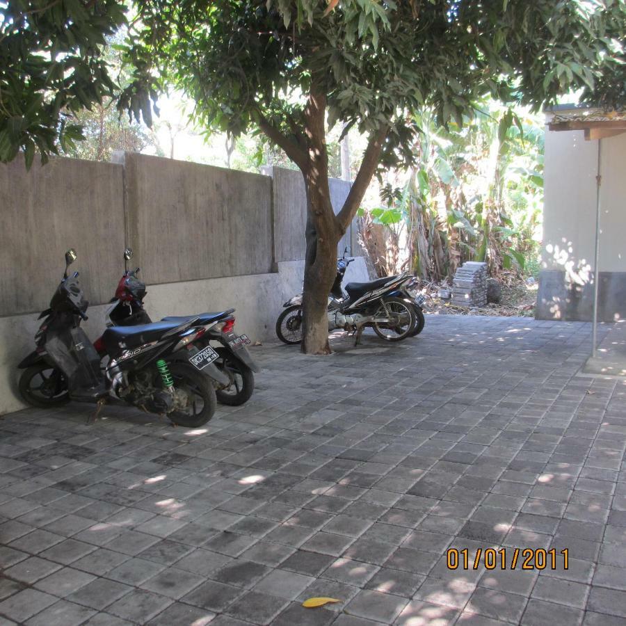 Pondok Aldi Hostel Amed Extérieur photo